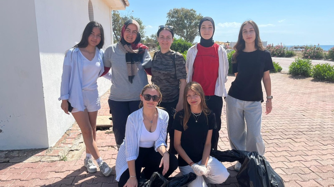 Çevre Koruma Kulübü Toros’un Kaşifleri Projesi kapsamında  Lara Halk Plajlarında...